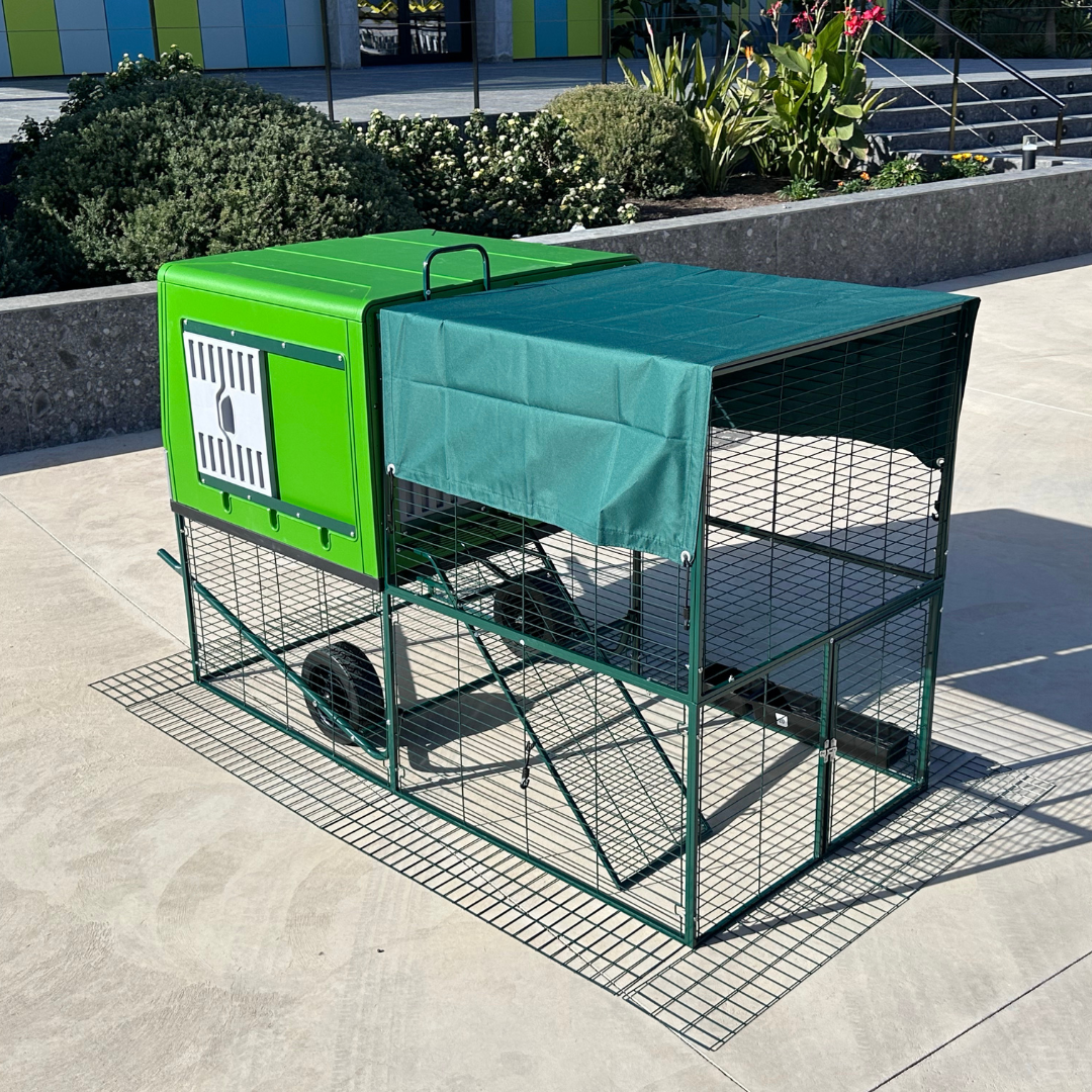 Poulailler Mobile Plastique sur Roues — Enclos Intégré Structure Métal Galvanisé